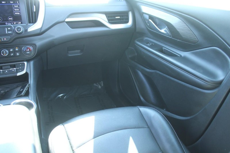 GMC Terrain Vehicle Full-screen Gallery Image 16