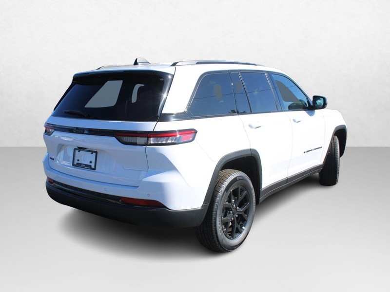 Jeep Grand Cherokee Vehicle Image 03