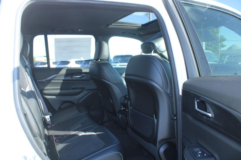 Jeep Grand Cherokee Vehicle Image 04