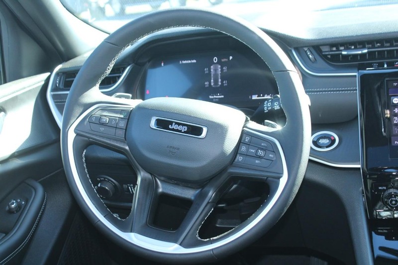 Jeep Grand Cherokee Vehicle Image 06