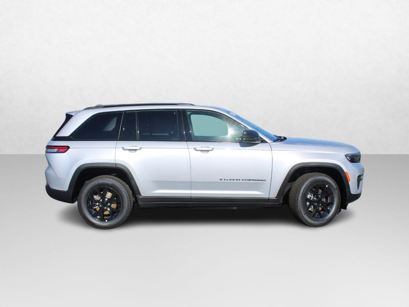 Jeep Grand Cherokee Vehicle Image 02