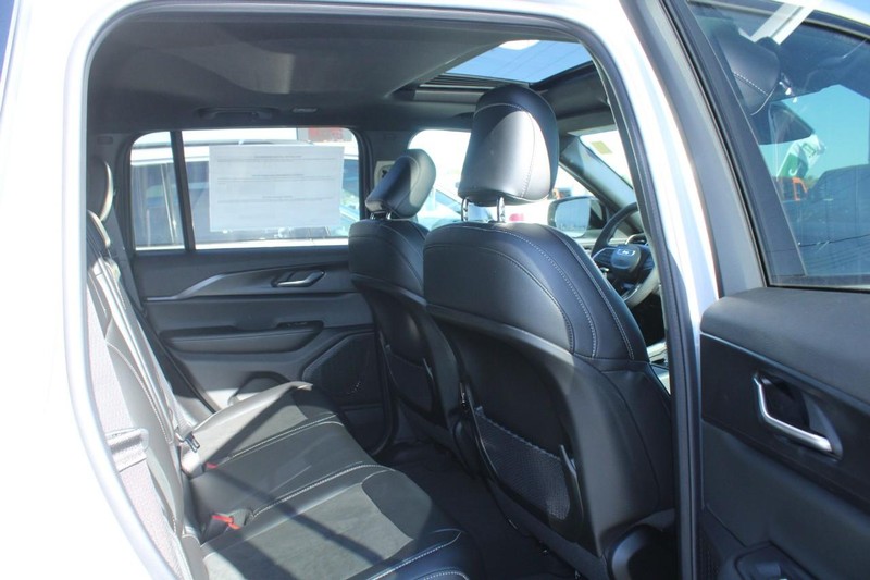 Jeep Grand Cherokee Vehicle Image 04