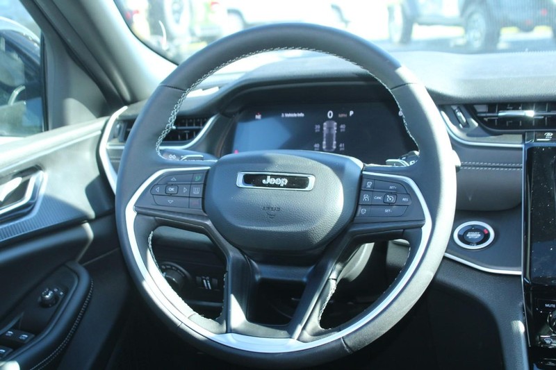 Jeep Grand Cherokee Vehicle Image 06