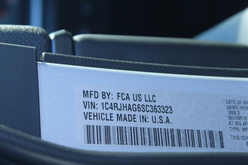 Jeep Grand Cherokee Vehicle Image 08