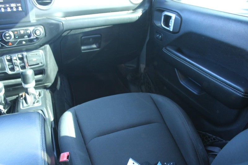 Jeep Wrangler Vehicle Image 16