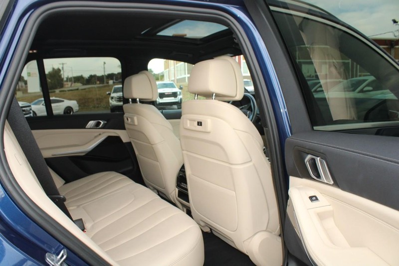 BMW X5 Vehicle Image 12