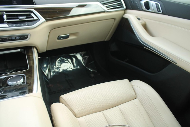 BMW X5 Vehicle Image 16