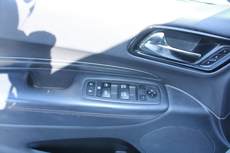 Dodge Durango Vehicle Full-screen Gallery Image 09