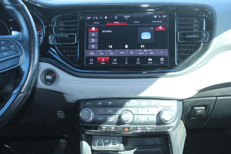 Dodge Durango Vehicle Full-screen Gallery Image 15