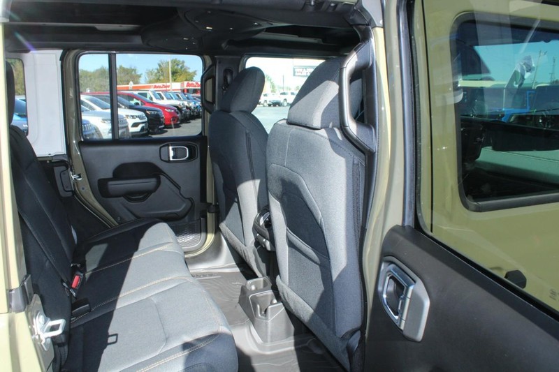 Jeep Wrangler Vehicle Image 04