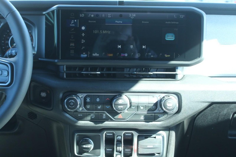 Jeep Wrangler Vehicle Image 07