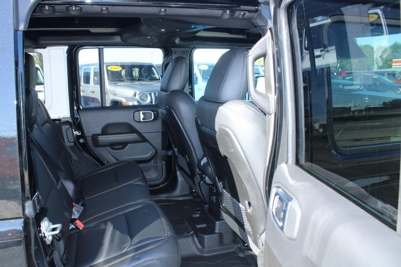 Jeep Wrangler Vehicle Image 04