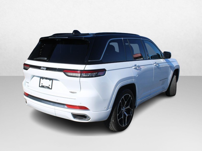 Jeep Grand Cherokee Vehicle Image 03