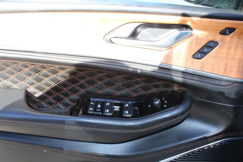 Jeep Grand Cherokee Vehicle Image 09