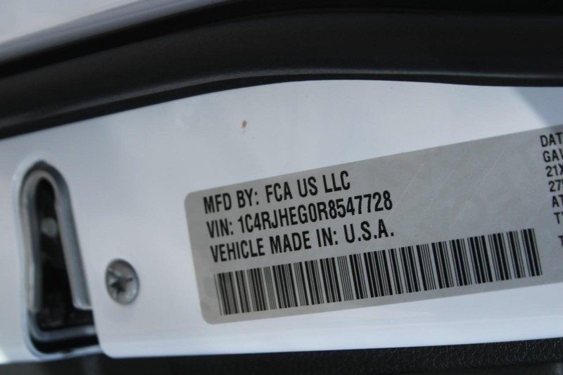 Jeep Grand Cherokee Vehicle Image 17