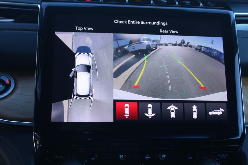 Jeep Grand Cherokee Vehicle Image 21