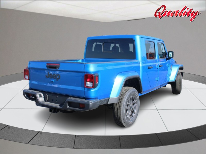 Jeep Gladiator Vehicle Image 03