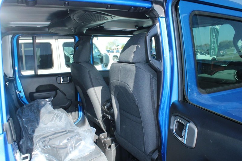 Jeep Gladiator Vehicle Image 04