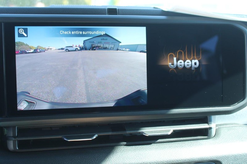 Jeep Gladiator Vehicle Image 10