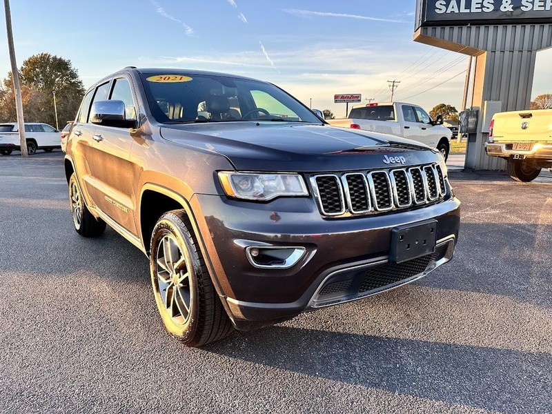 Jeep Grand Cherokee Vehicle Image 02