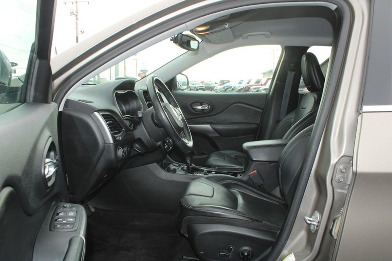 Jeep Cherokee Vehicle Image 08