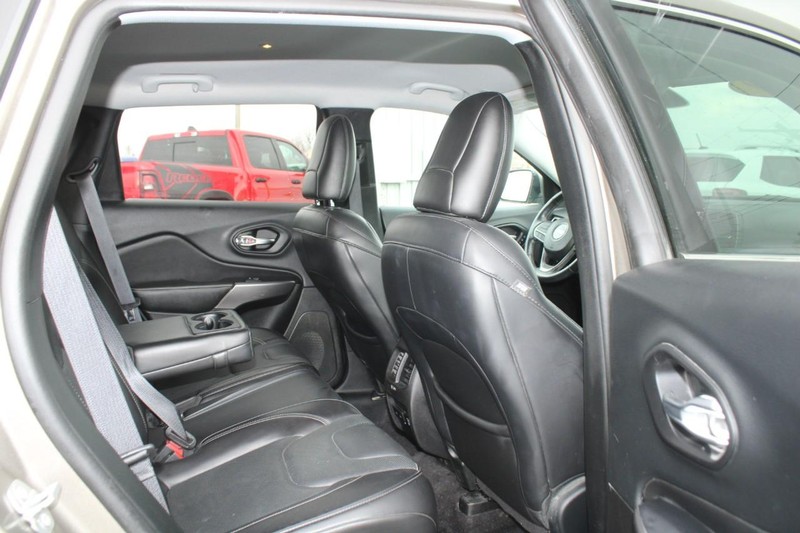 Jeep Cherokee Vehicle Image 12