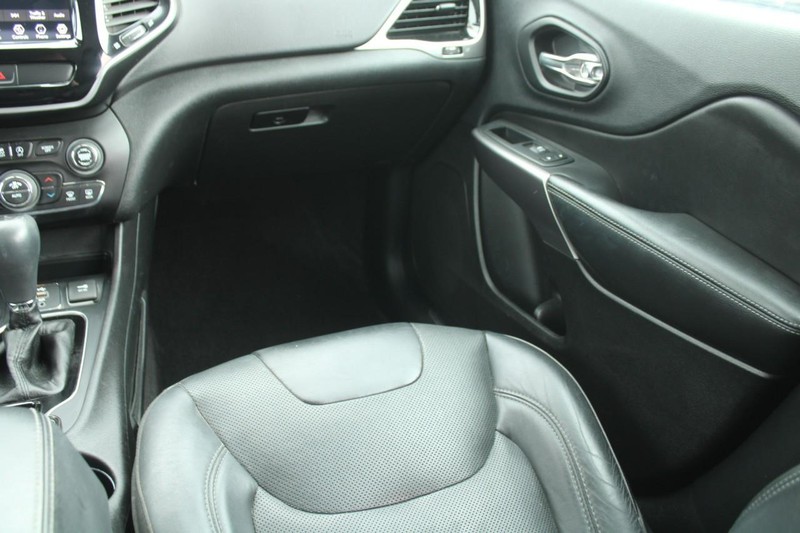 Jeep Cherokee Vehicle Image 16