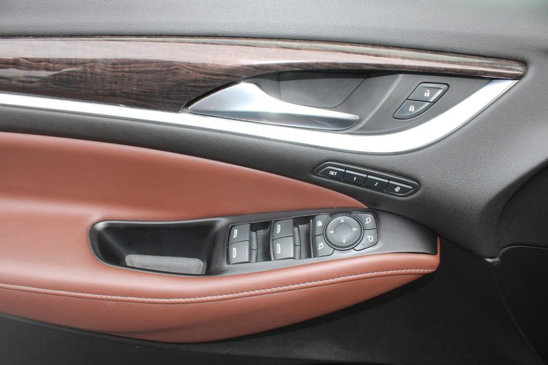 Buick Enclave Vehicle Image 09