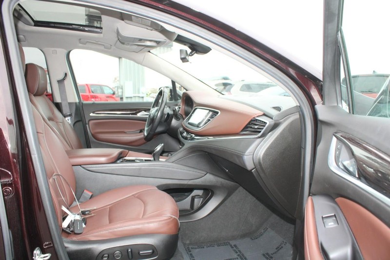 Buick Enclave Vehicle Image 11