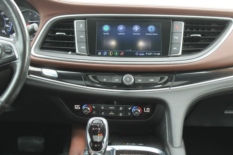 Buick Enclave Vehicle Image 15