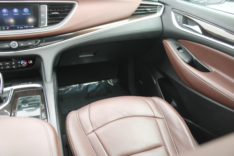 Buick Enclave Vehicle Image 16
