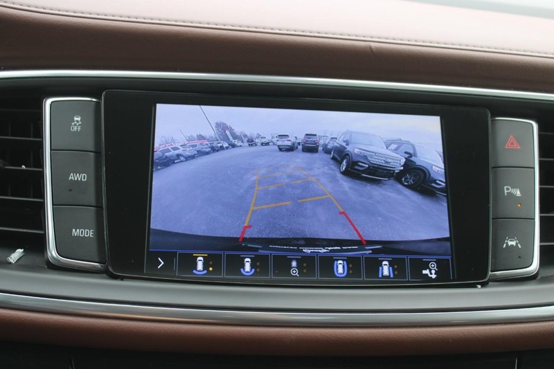 Buick Enclave Vehicle Image 21