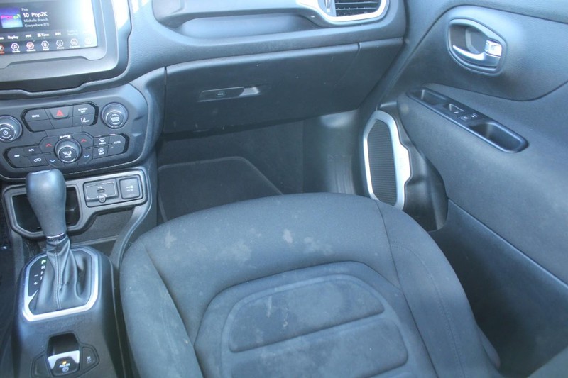 Jeep Renegade Vehicle Image 16