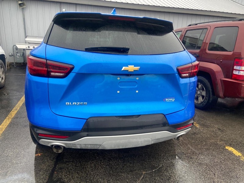 Chevrolet Blazer Vehicle Full-screen Gallery Image 03