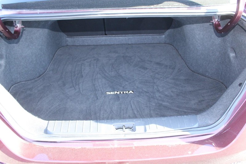 Nissan Sentra Vehicle Image 06