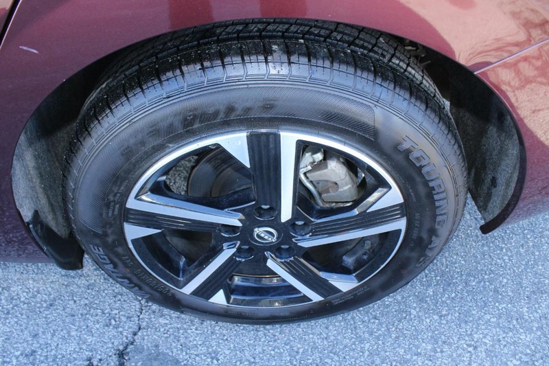 Nissan Sentra Vehicle Image 07