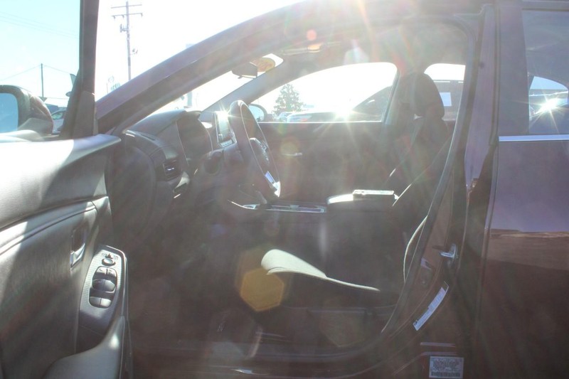 Nissan Sentra Vehicle Image 08