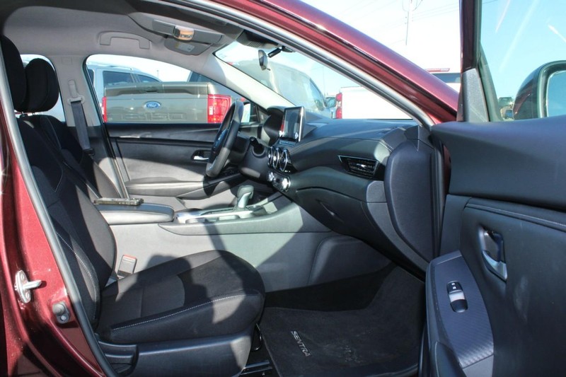 Nissan Sentra Vehicle Image 11