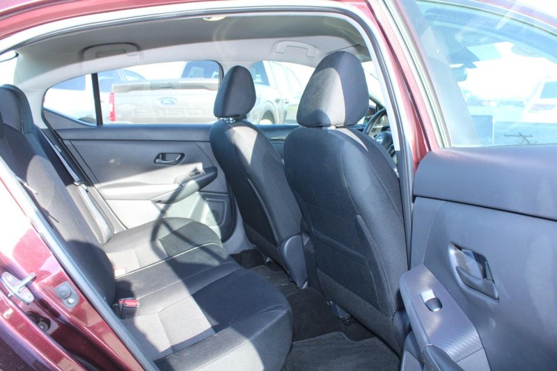 Nissan Sentra Vehicle Image 12