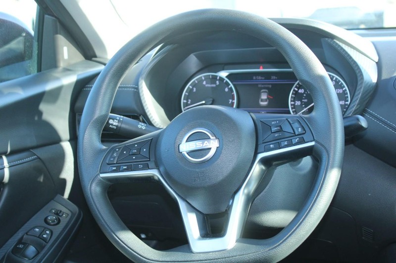 Nissan Sentra Vehicle Image 14