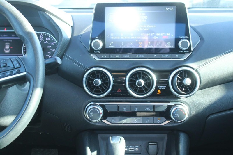 Nissan Sentra Vehicle Image 15