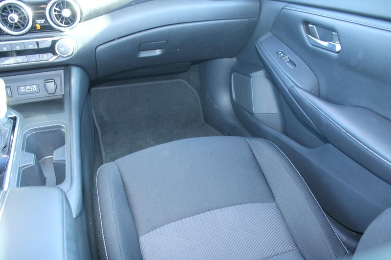 Nissan Sentra Vehicle Image 16