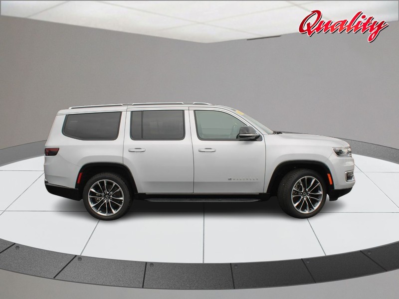 Jeep Wagoneer Vehicle Image 02