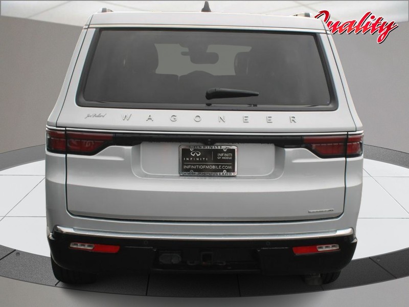 Jeep Wagoneer Vehicle Image 04