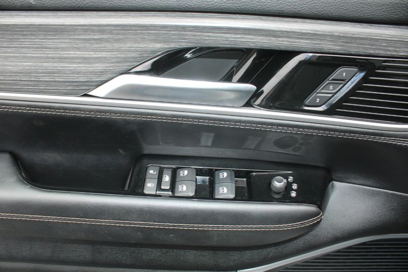 Jeep Wagoneer Vehicle Image 08