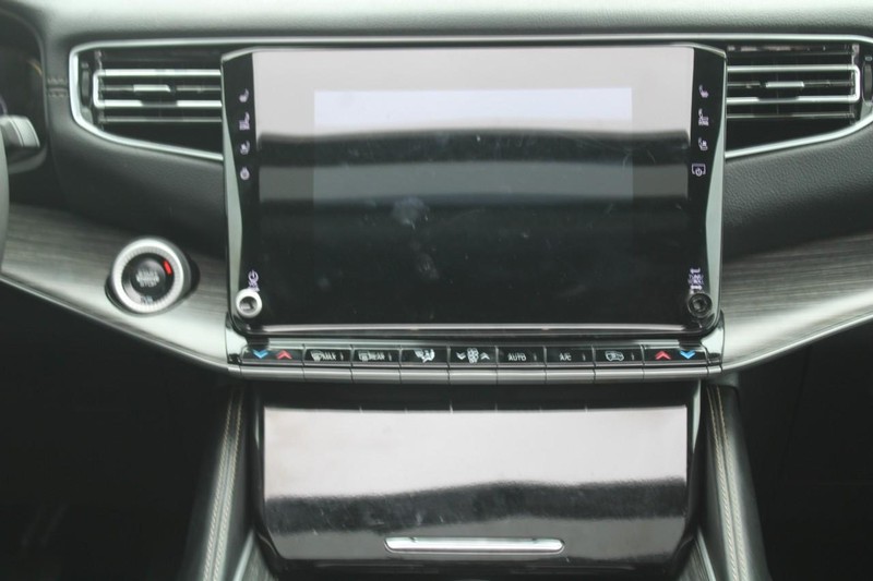 Jeep Wagoneer Vehicle Image 15