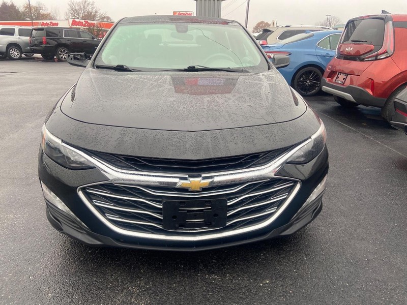 Chevrolet Malibu Vehicle Full-screen Gallery Image 02