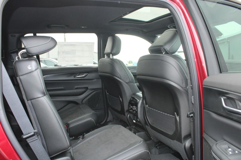 Jeep Grand Cherokee L Vehicle Image 04