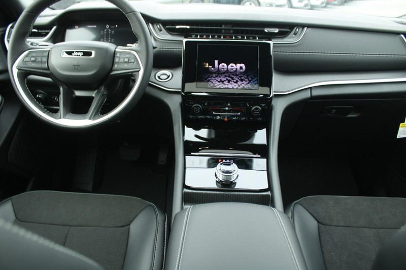 Jeep Grand Cherokee L Vehicle Image 05