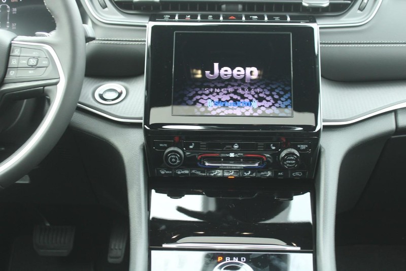 Jeep Grand Cherokee L Vehicle Image 07